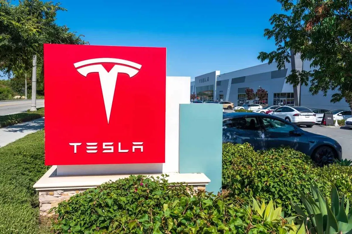 As Tesla Tapes Out the AI5 Chip , Should You Buy , Sell , or Hold TSLA Stock ?