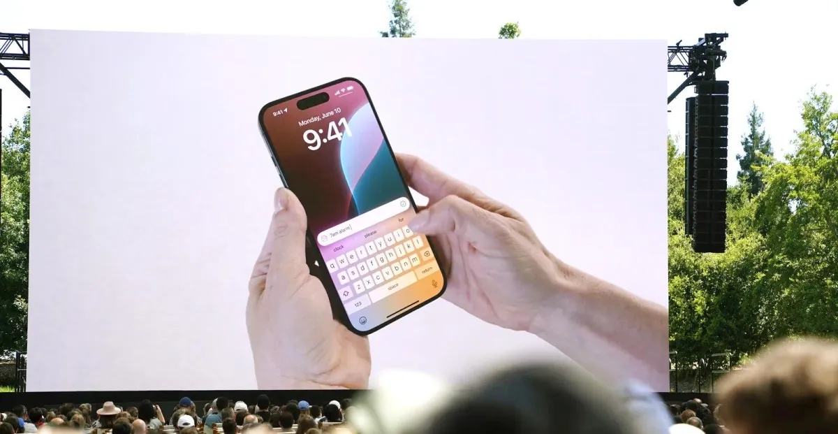 Apple rebuilds Siri on a custom 1.2T-parameter Gemini model at $1B per year