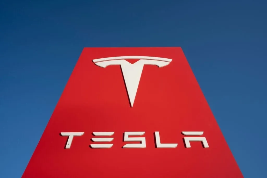 Tesla株はCapExで下落、Intel株はElon Muskの発言で急騰。