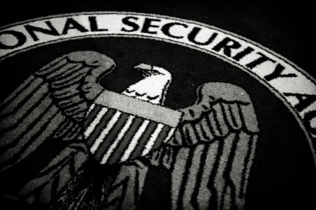 自律型AIサイバー攻撃は「数年ではなく数カ月後」、米CISAとFive Eyesが警告